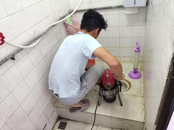 交城肥皂掉到马桶里把马桶堵住了怎么办？马桶堵住了怎么办